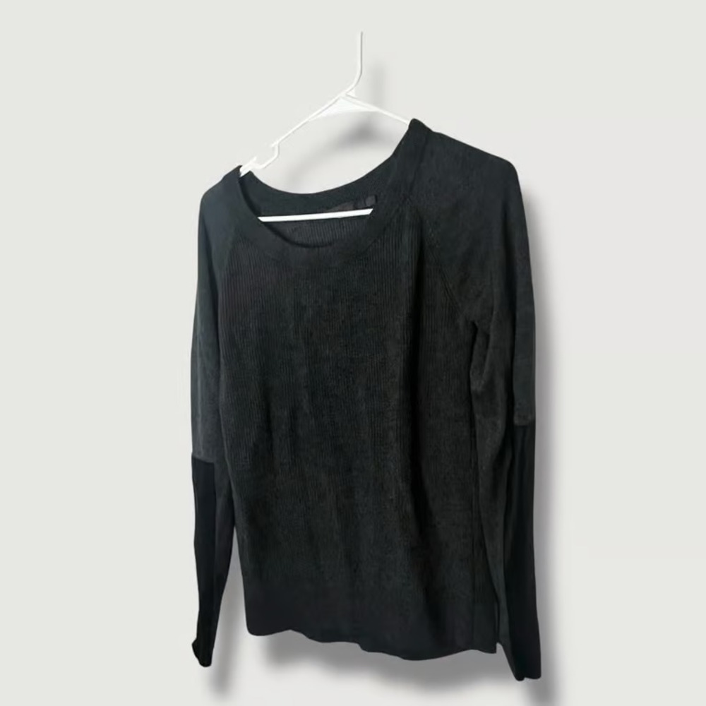 Feel the Piece by Terre Jacobs Gray Distressed Faux Leather Trim Sweater M/L